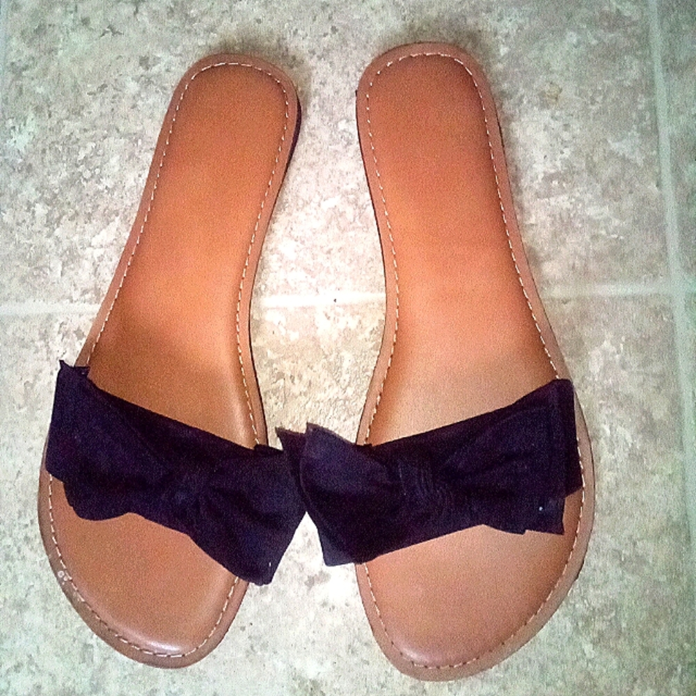Women's 9 Time and Tru Slip On Bow Tie Flat Sandals
